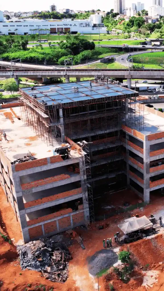 Obra da Polícia Rodoviária Federal – Laje Treliçada na Bahia +de 5.200 m² Execução de laje treliçada na obra da sede da Polícia Rodoviária Federal na Bahia realizada pela JWS Construções