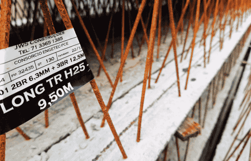 Vigotas de laje treliçada produzidas pela JWS Construções em Salvador