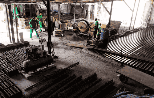 Fabricação de pré-moldados de concreto na fábrica da JWS Construções